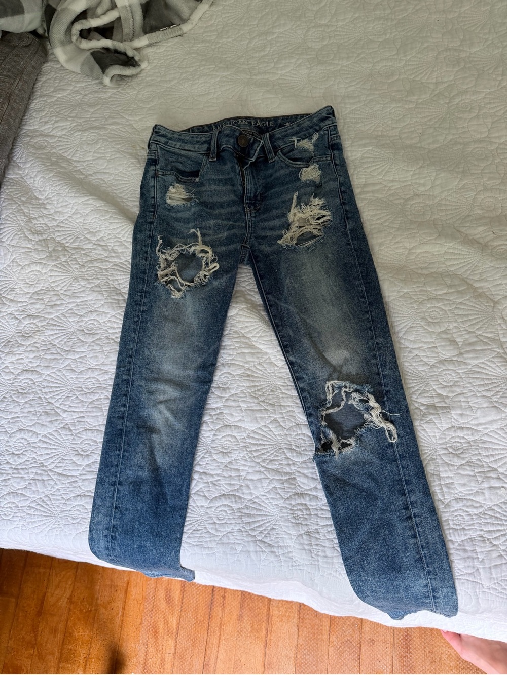 American Eagle Outfitters Distressed Dark Blue Skinny Jeans